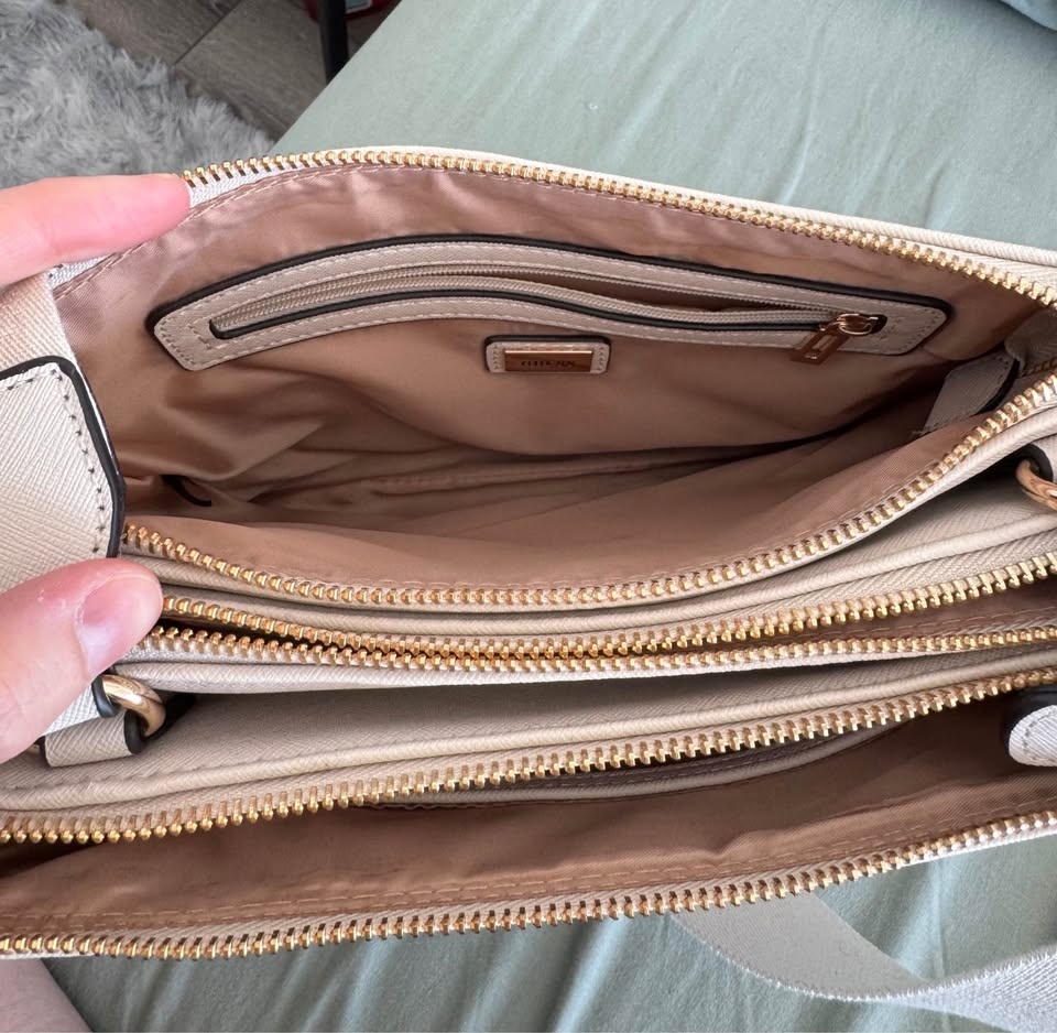 Guess Lindfield Triple Compartment Crossbody – Cream - photo 3