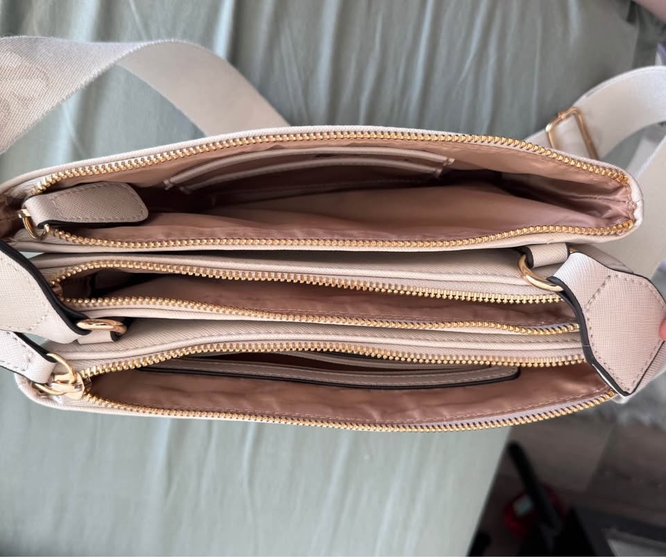 Guess Lindfield Triple Compartment Crossbody – Cream - photo 4
