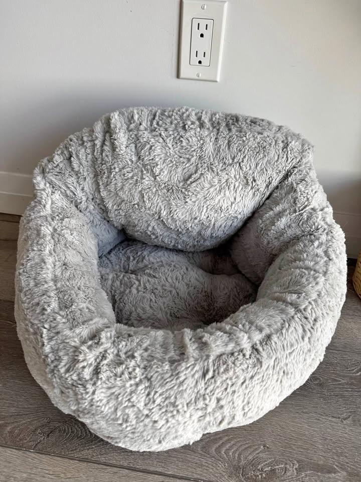 Plush Donut Cat Bed