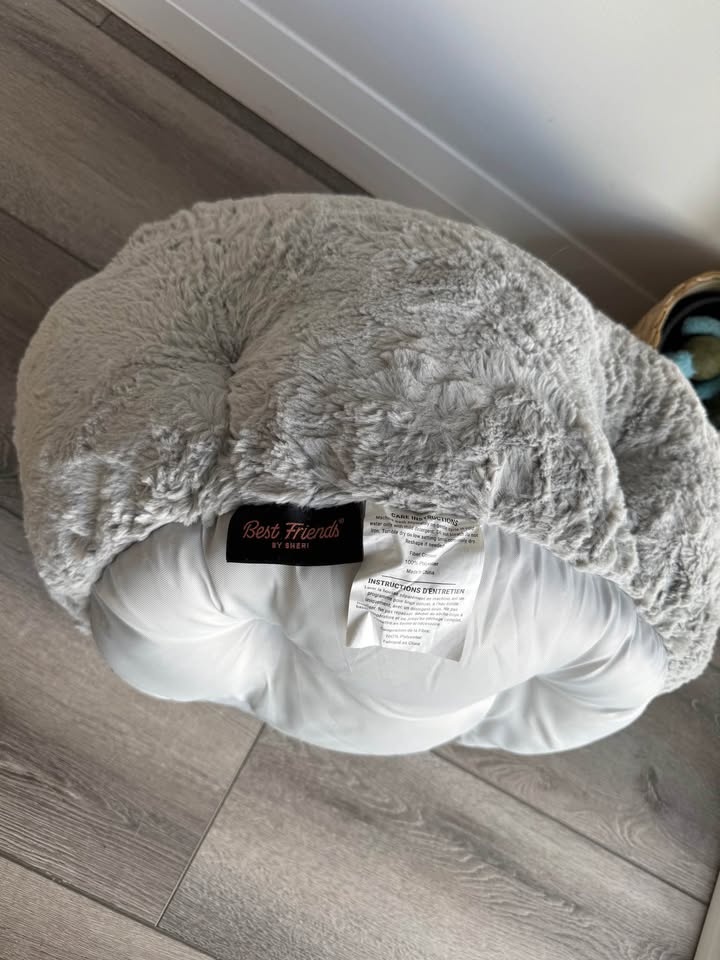 Plush Donut Cat Bed - photo 2