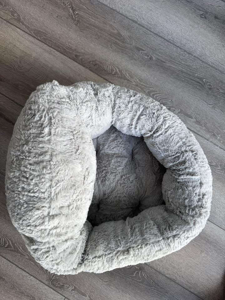 Plush Donut Cat Bed - photo 3