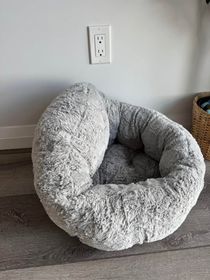 Plush Donut Cat Bed - photo 5