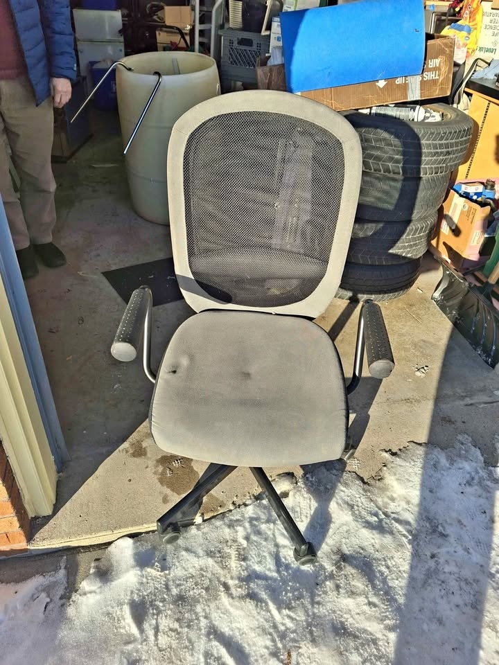 Ergonomic office chair