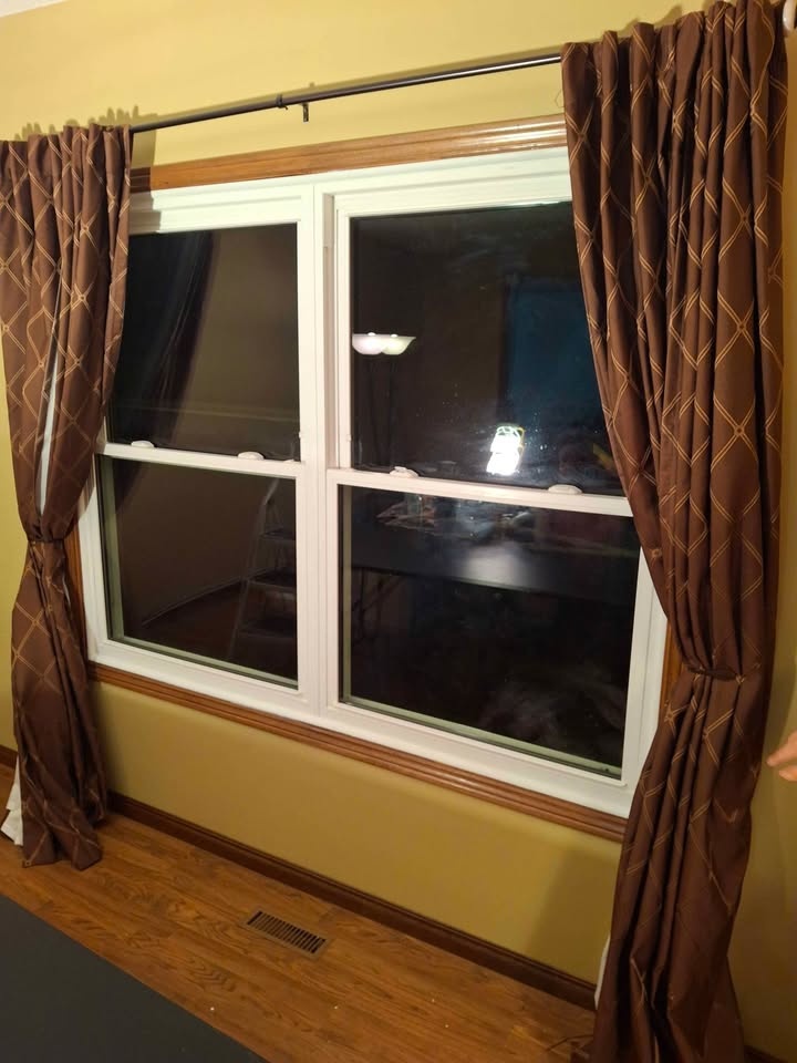 Curtains with bar and hooks - photo 2