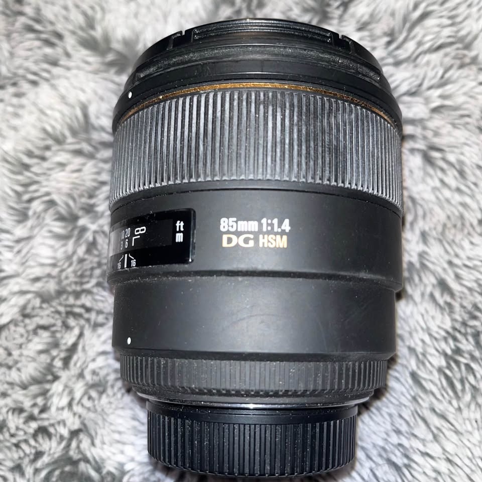 Great condition Sigma 85mm F1.4 EX DG HSM - photo 2