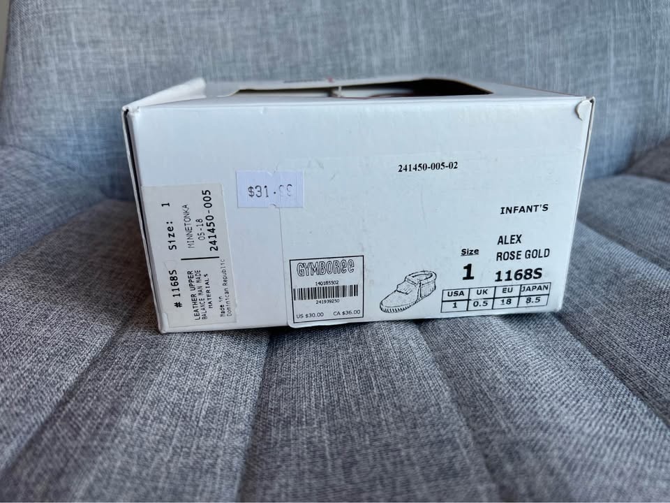 BNIB Minnetonka Baby Moccasins in Rose Gold - photo 2