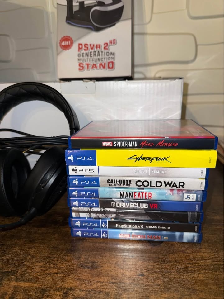PS5 Bundle - 3 Controllers - PSVR - Lots of games! - photo 2
