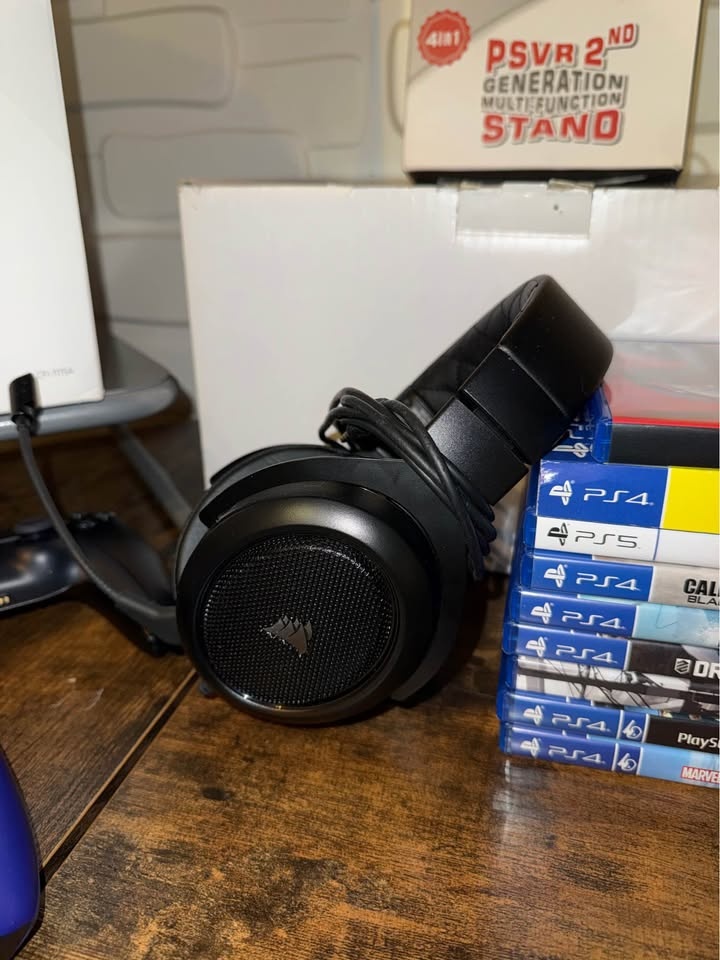 PS5 Bundle - 3 Controllers - PSVR - Lots of games! - photo 4