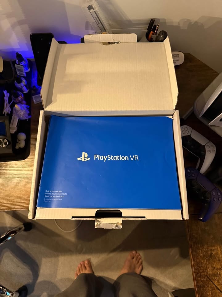 PS5 Bundle - 3 Controllers - PSVR - Lots of games! - photo 5