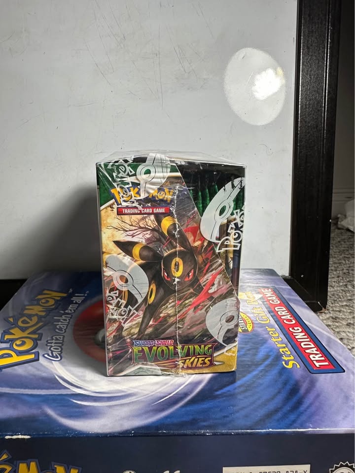 Evolving Skies Booster box - photo 3