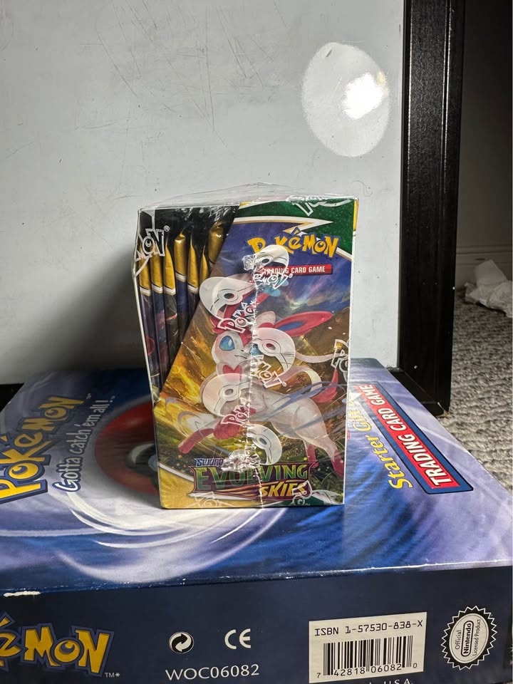 Evolving Skies Booster box - photo 4