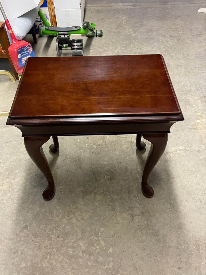 Vintage Bombay Co. Queen Anne Side Table - photo 2