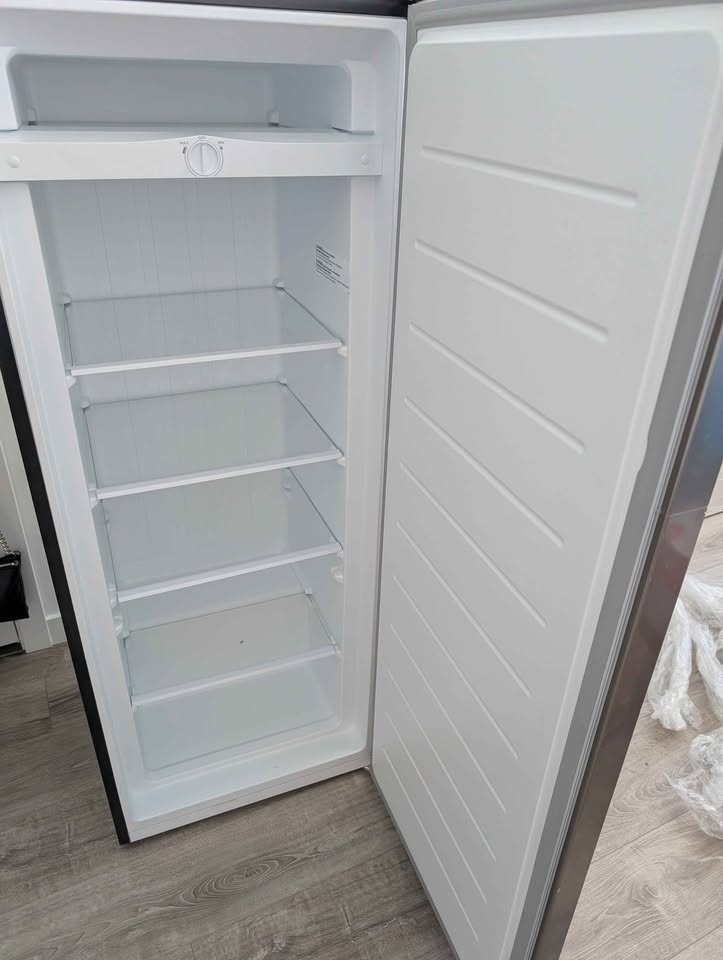 Arctic King 7.0 CU FT Upright Freezer - photo 4