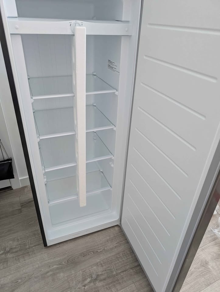 Arctic King 7.0 CU FT Upright Freezer - photo 5