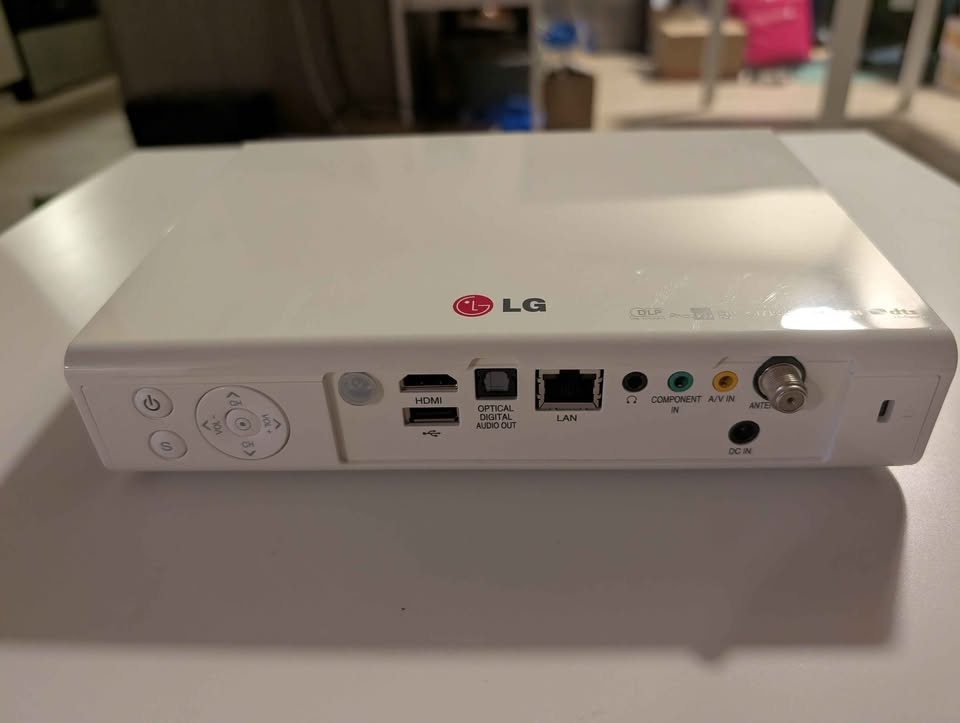 LG Portable LED Projector with Bag & Accessories - photo 3