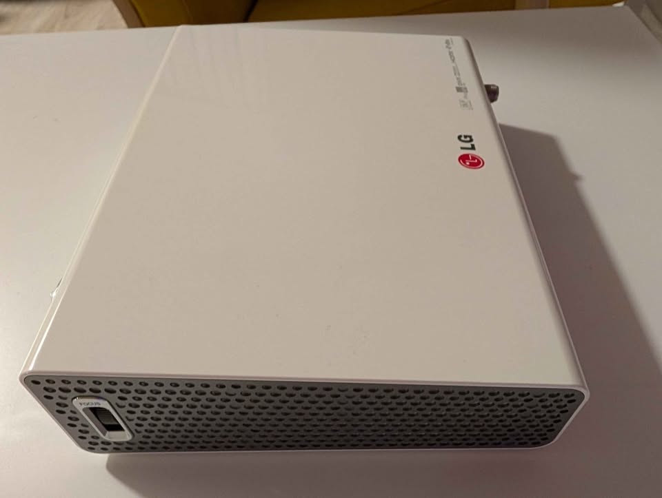 LG Portable LED Projector with Bag & Accessories - photo 4