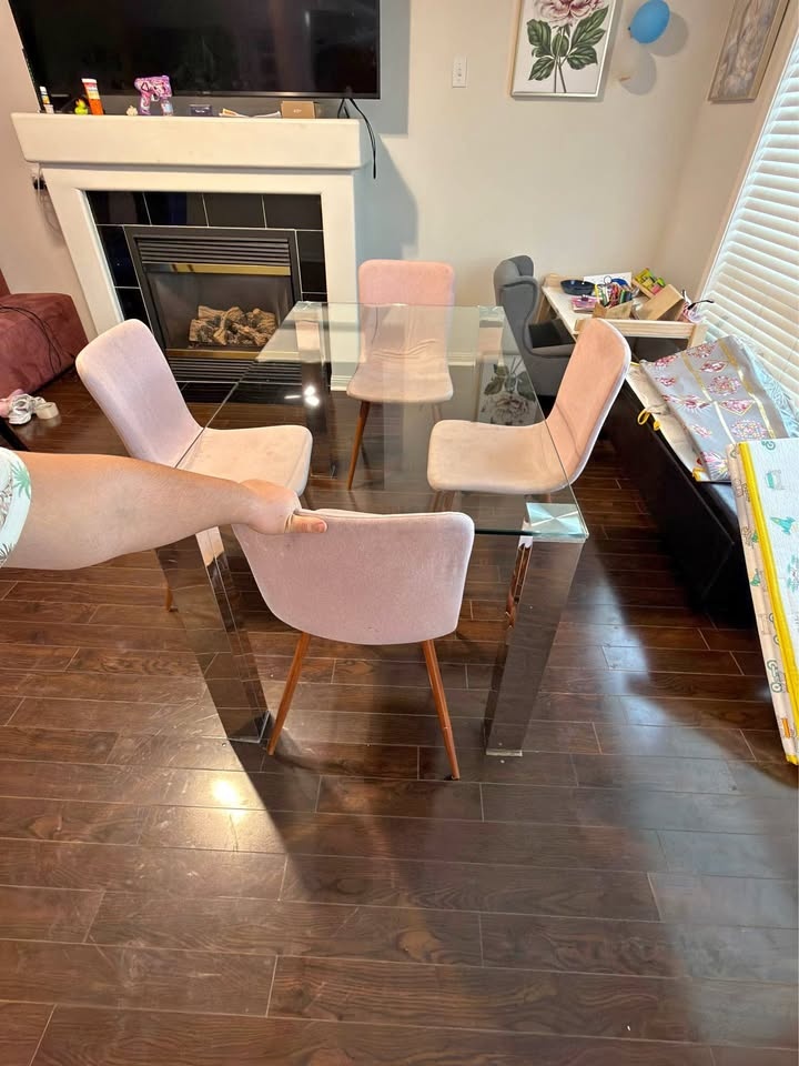 Dining Table & 4 Chair Set