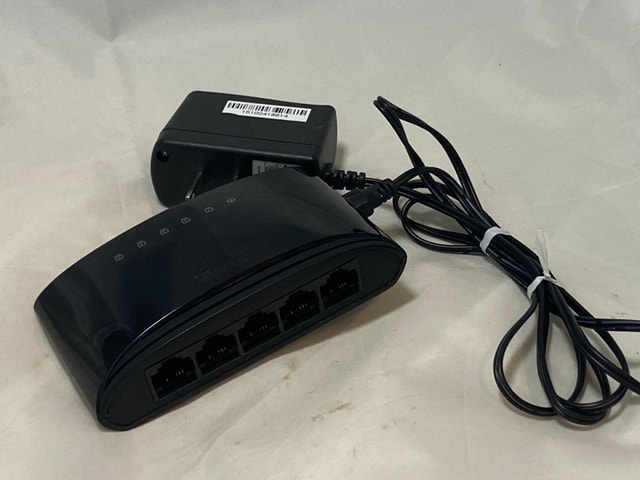 D-LINK (DES-1005E) 5-Port 10/100 Network Switch