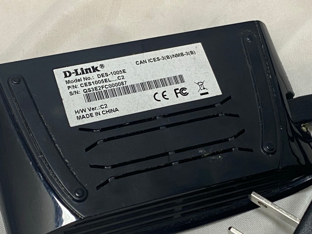 D-LINK (DES-1005E) 5-Port 10/100 Network Switch - photo 4