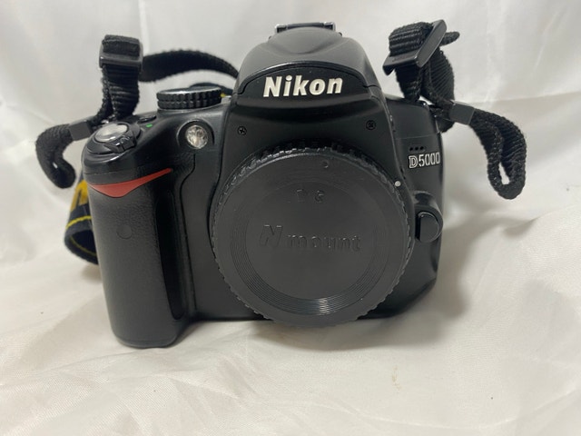 Nikon D5000 DSLR Camera Body - 23k Shutter Count