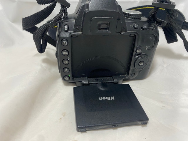 Nikon D5000 DSLR Camera Body - 23k Shutter Count - photo 3
