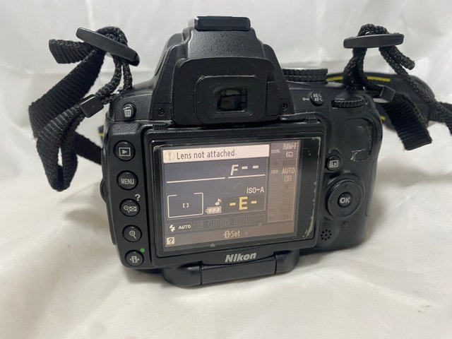 Nikon D5000 DSLR Camera Body - 23k Shutter Count - photo 4