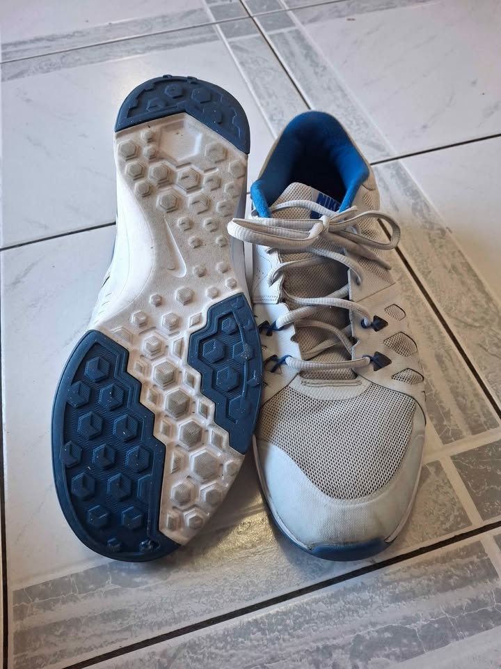 Nike Running Shoes Size 12 - photo 3