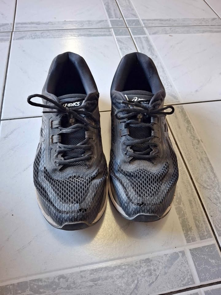 Asics Running Shoes Size 11.5