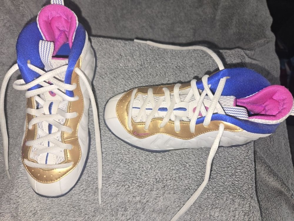 Girl's Jordan's Size 12c - photo 2