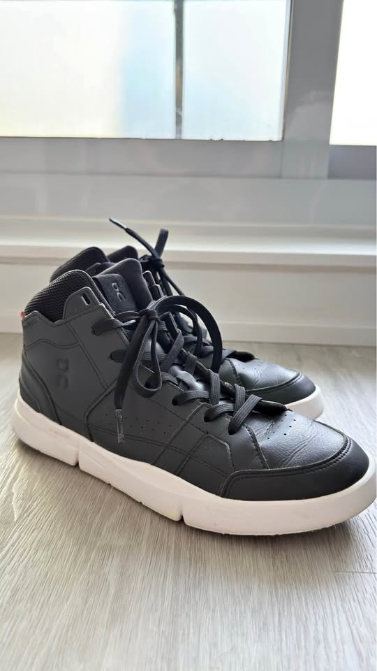 On The Roger Clubhouse Sneaker (Women)