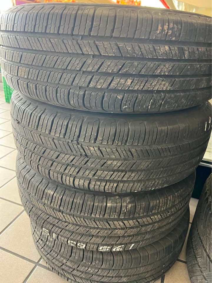 195/65/15 Michelin Defender T+H Tires