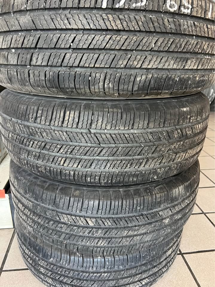195/65/15 Michelin Defender T+H Tires - photo 2