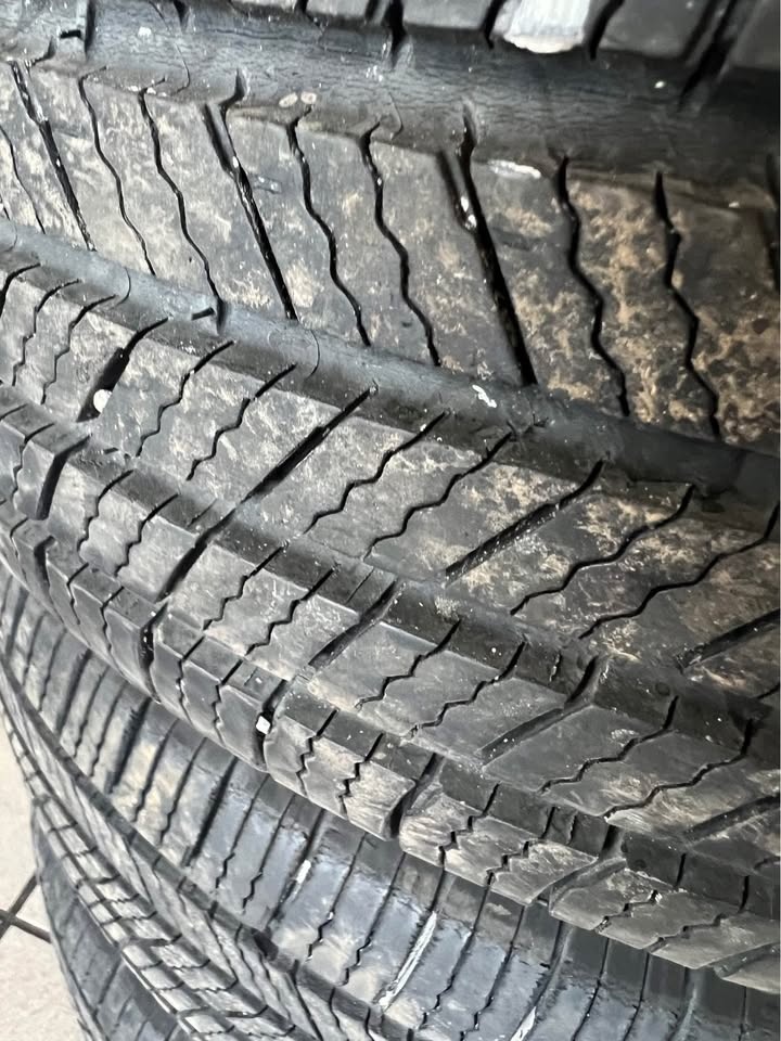 195/65/15 Michelin Defender T+H Tires - photo 3