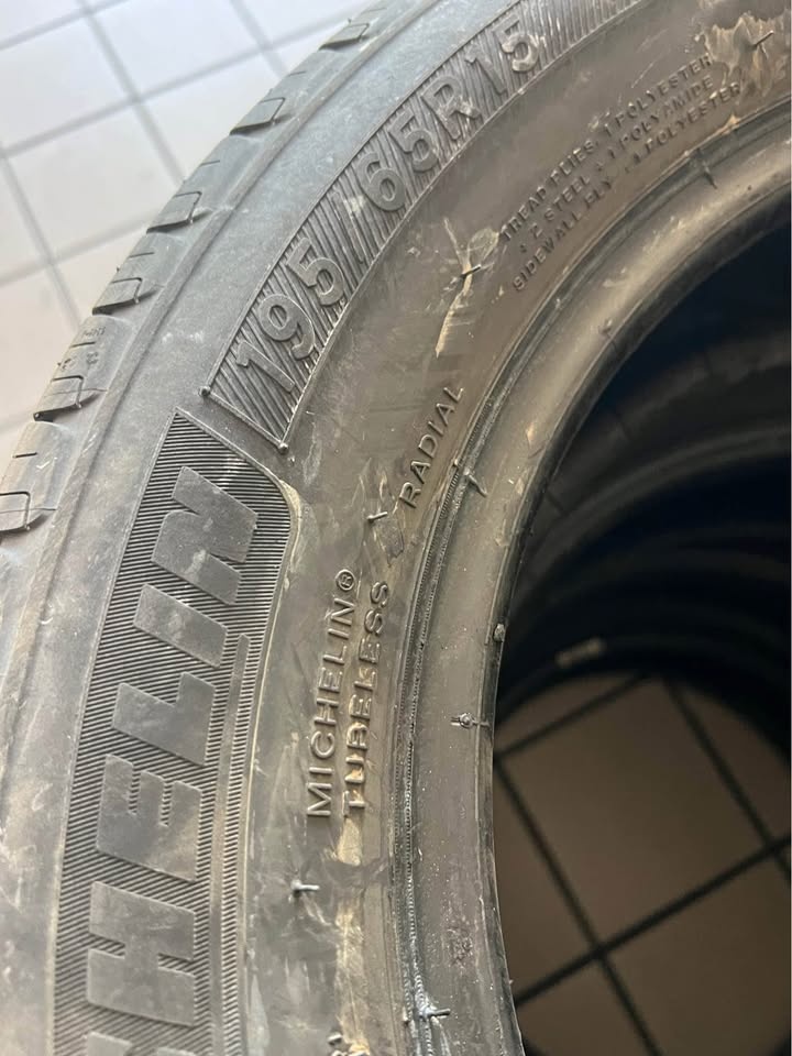 195/65/15 Michelin Defender T+H Tires - photo 5