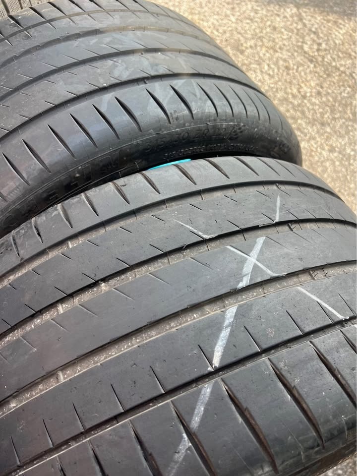 Michelin Pilot 4S Tires - 315/30/22 (Pair) - photo 2