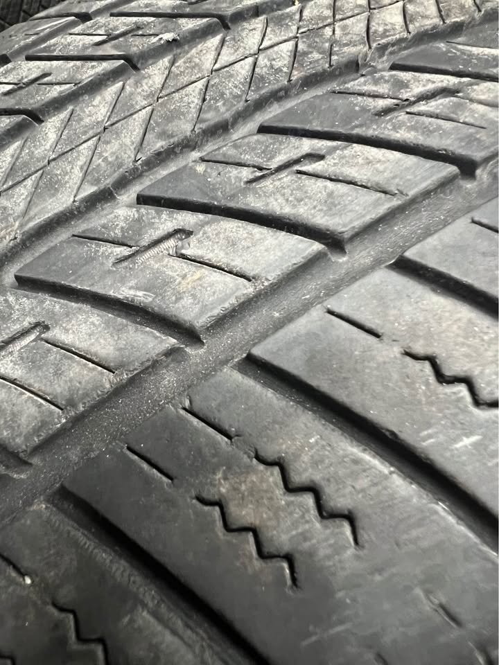 285/45/22 Uniroyal Tiger Paw Tires - Set of 4 - photo 5