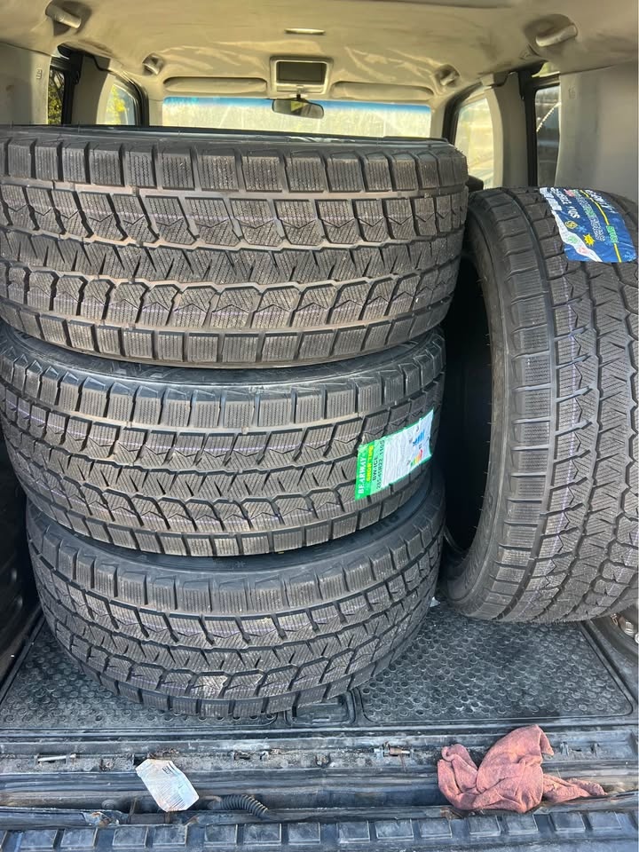 285/45/22 BEARWAY WINTER TIRE - photo 2