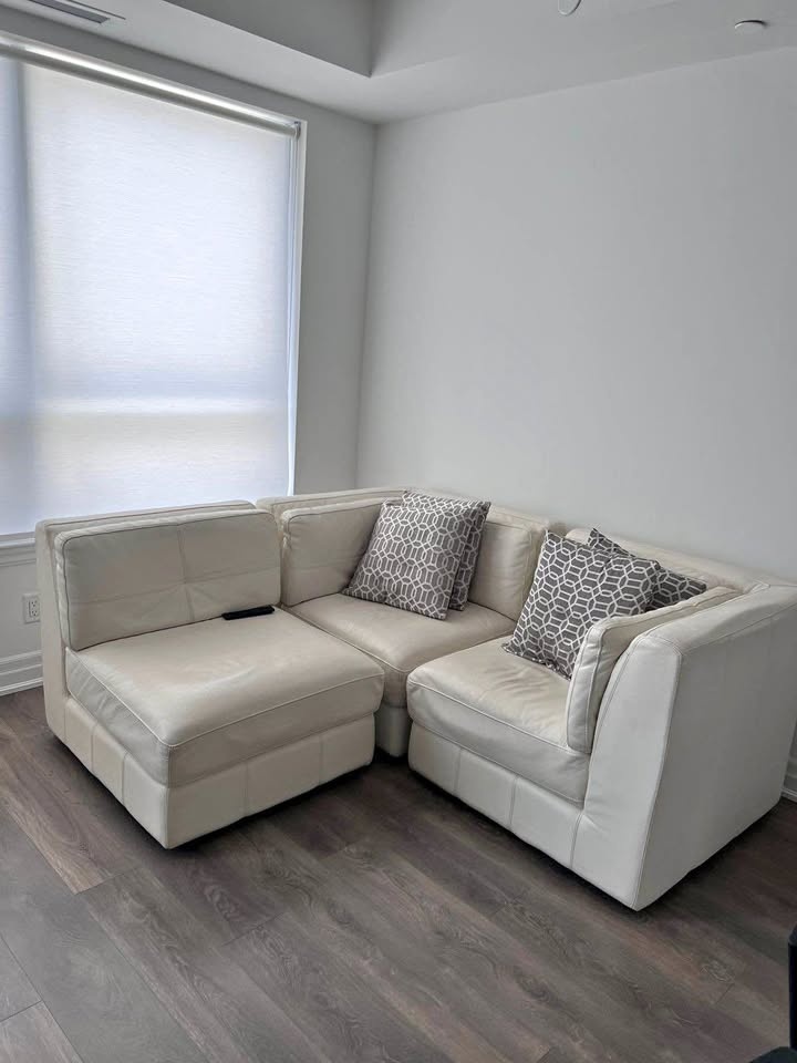 Sectional Sofa in Excellent Condition – Ready for Pickup