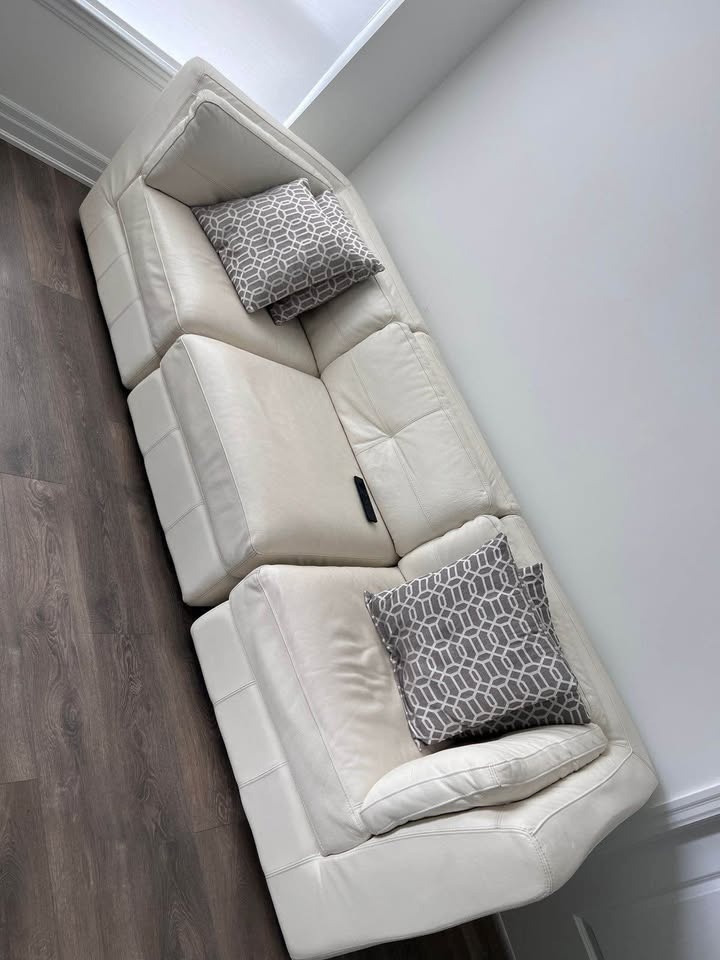 Sectional Sofa in Excellent Condition – Ready for Pickup - photo 2