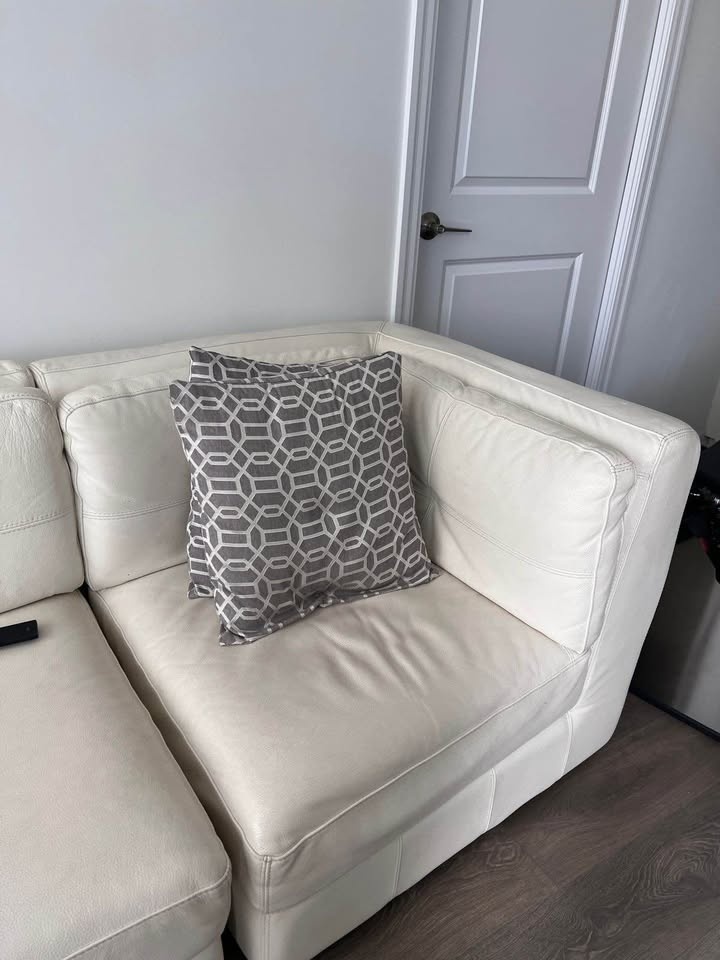 Sectional Sofa in Excellent Condition – Ready for Pickup - photo 4
