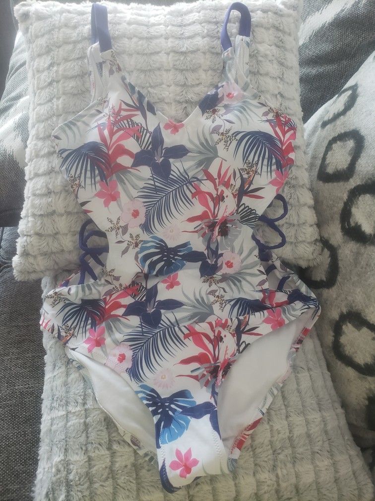 Brand New Beautiful Woman's Swimsuit - photo 2