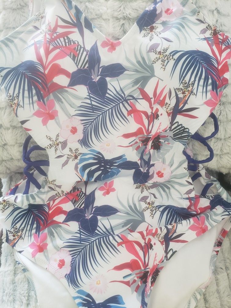 Brand New Beautiful Woman's Swimsuit - photo 3