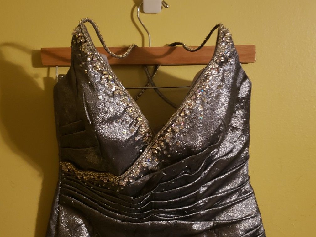 Beautiful Silver/Gray Special Event Dress - Size 8 - photo 4