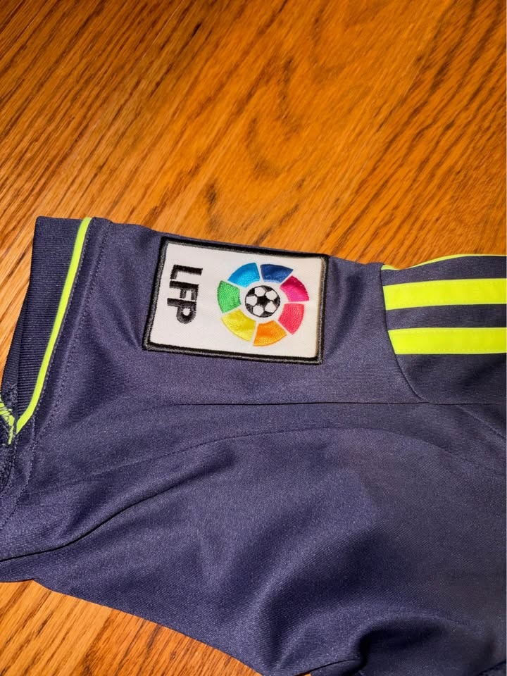 Real Madrid 2012/13 Away Jersey Men’s Small - photo 4
