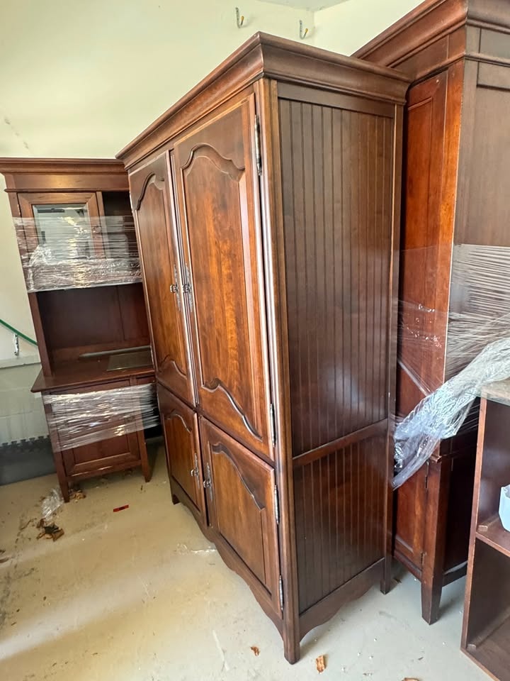 Free delivery Bedroom Wardrobe / Cabinet – Excellent Condit