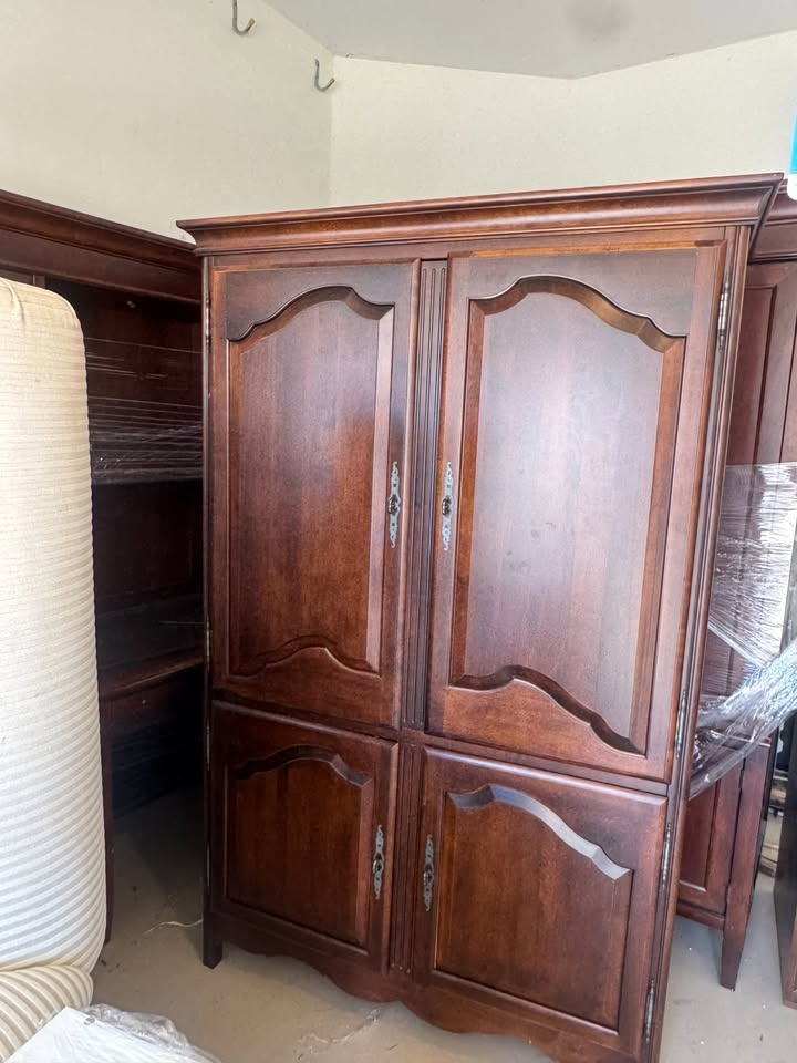 Free delivery Bedroom Wardrobe / Cabinet – Excellent Condit - photo 3