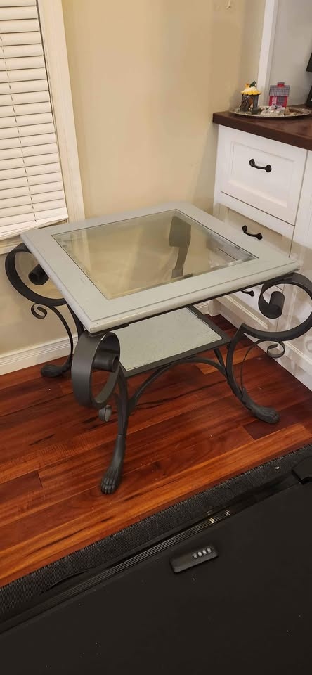 3 piece tea table and side tables - photo 2