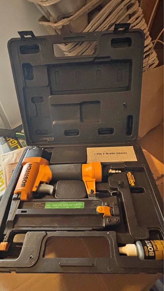BOSTITCH NAIL GUN