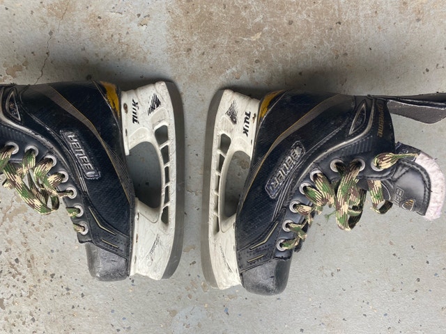 Bauer hockey skates size 1.5