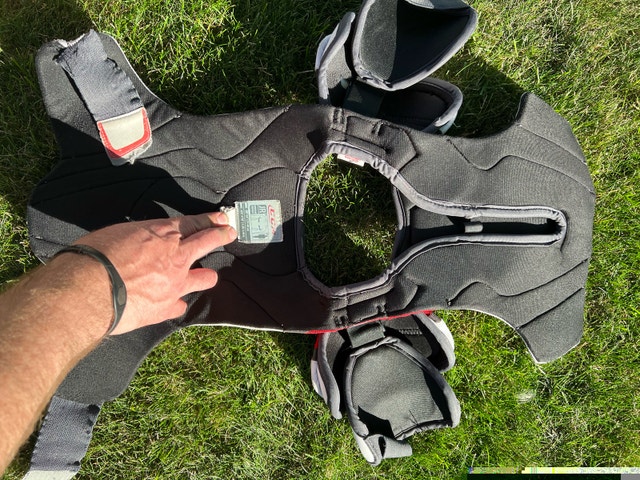 CCM Junior Medium Shoulder Pads - photo 2